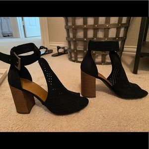 LIKE NEW size 6 1/2 black booties
